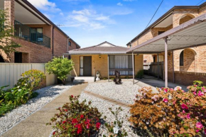 4 Bedroom Cozy House 20mins City 15mins Airport, Sydney